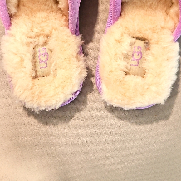 Nwt UGG WOMENS SLIPPERS / WORN ONCE PERFECT CONDITION - Picture 2 of 5